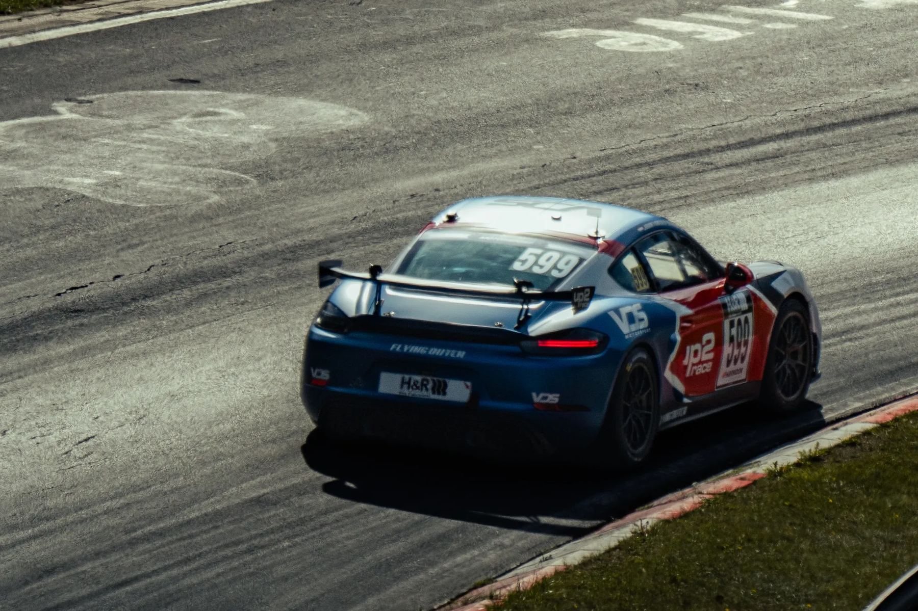 The VDS Motorsport Porsche 718 Cayman GT4 Clubsport on the Nordschleife